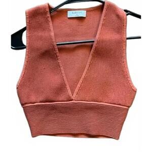 Aritzia Babaton Sculpt Knit Deep V coral / orange Tank top size XS